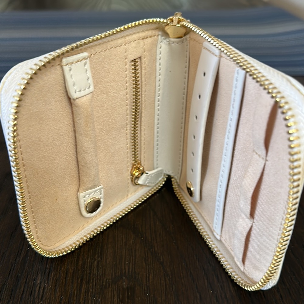 Wolf Zip Jewelry Case - Picture 3 of 3